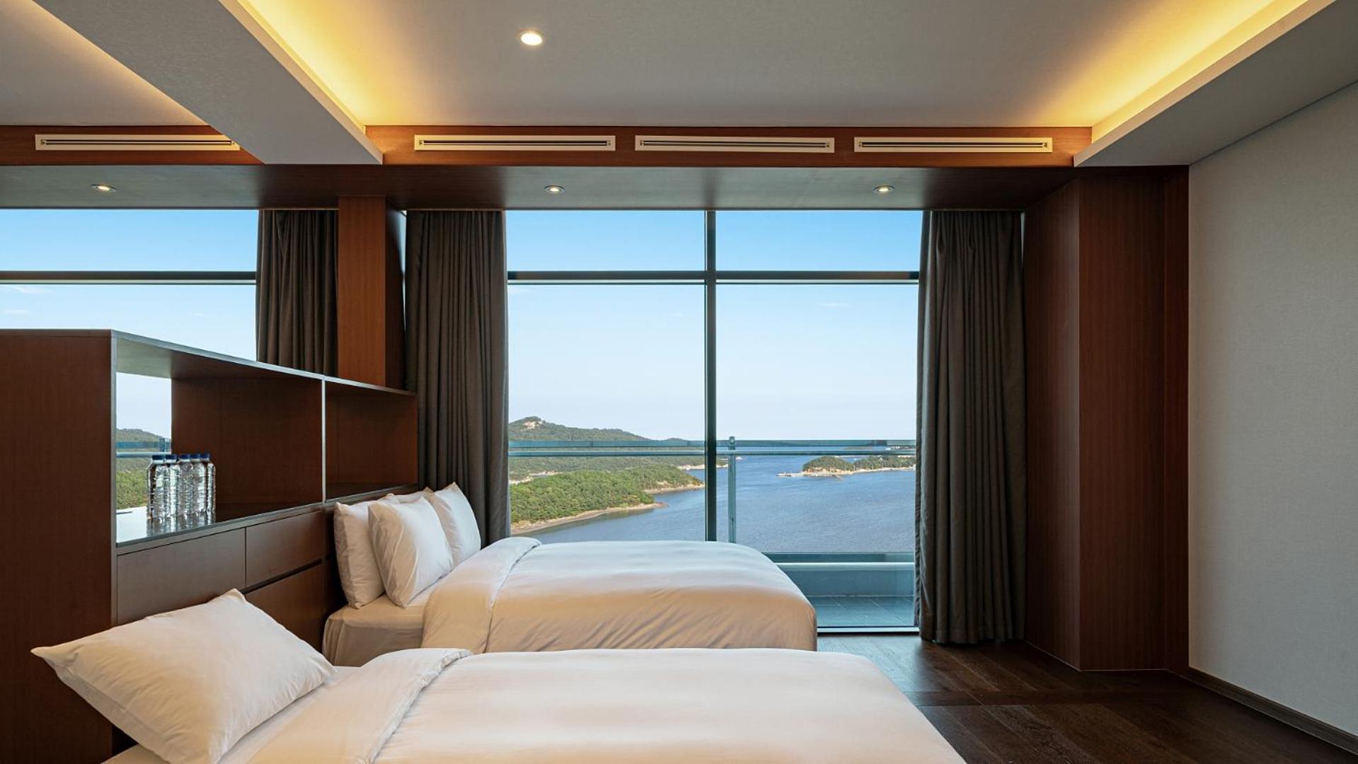 Hotel Jcs Yeosu Bagian luar foto
