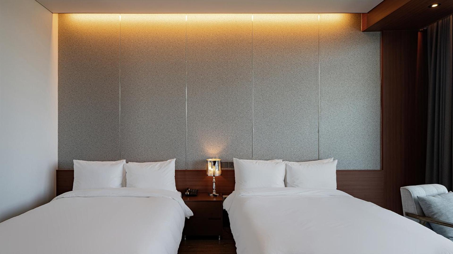 Hotel Jcs Yeosu Bagian luar foto