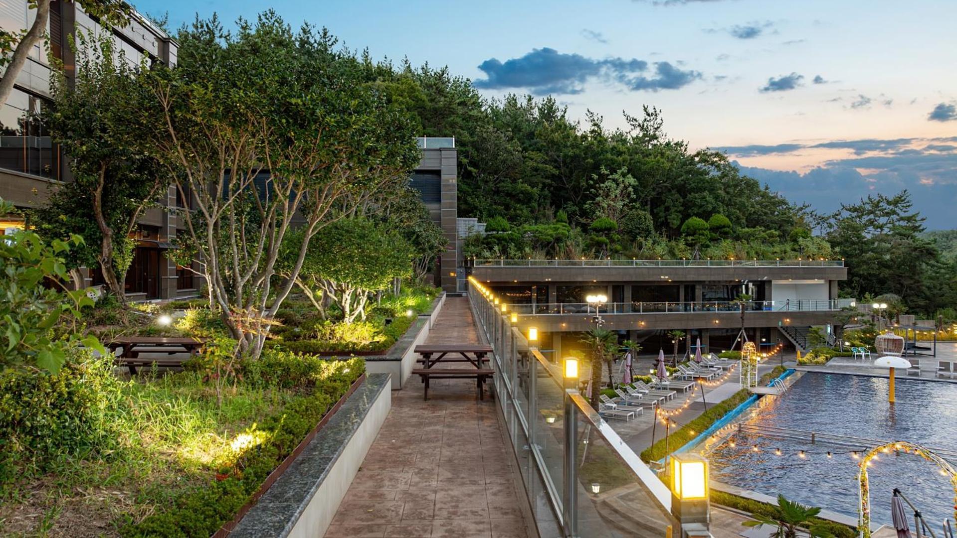 Hotel Jcs Yeosu Bagian luar foto